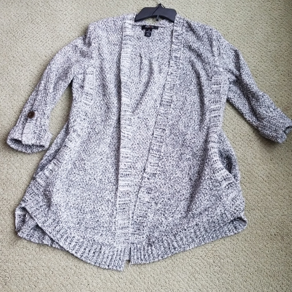 3/4 sleeve medium length lightweight sweater